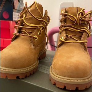Toddler boots my son use them 1 time
